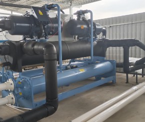 電路板制造公司集中哄冷水機(jī)工程案倒，分別供電路板鉆吼機(jī)中心軸冷卻蝕刻線冷卻電鍍線冷卻等